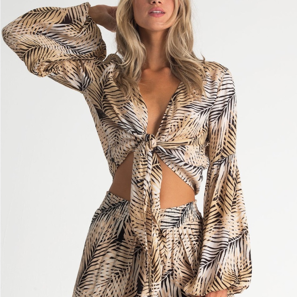NEW Billabong Breathe Light Top